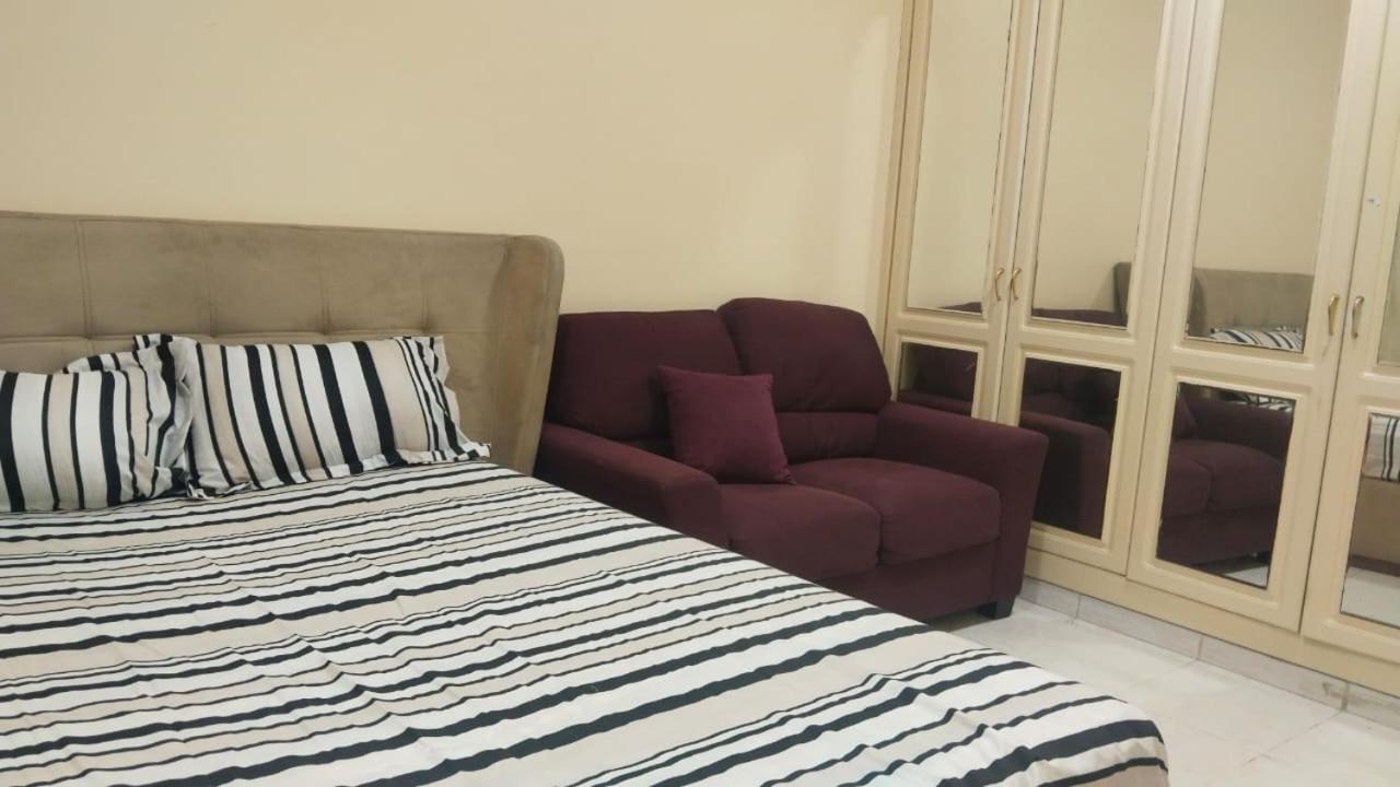 Holiday Home 2 Bedrooms Apartment For Family Only ชาร์จาห์ ภายนอก รูปภาพ